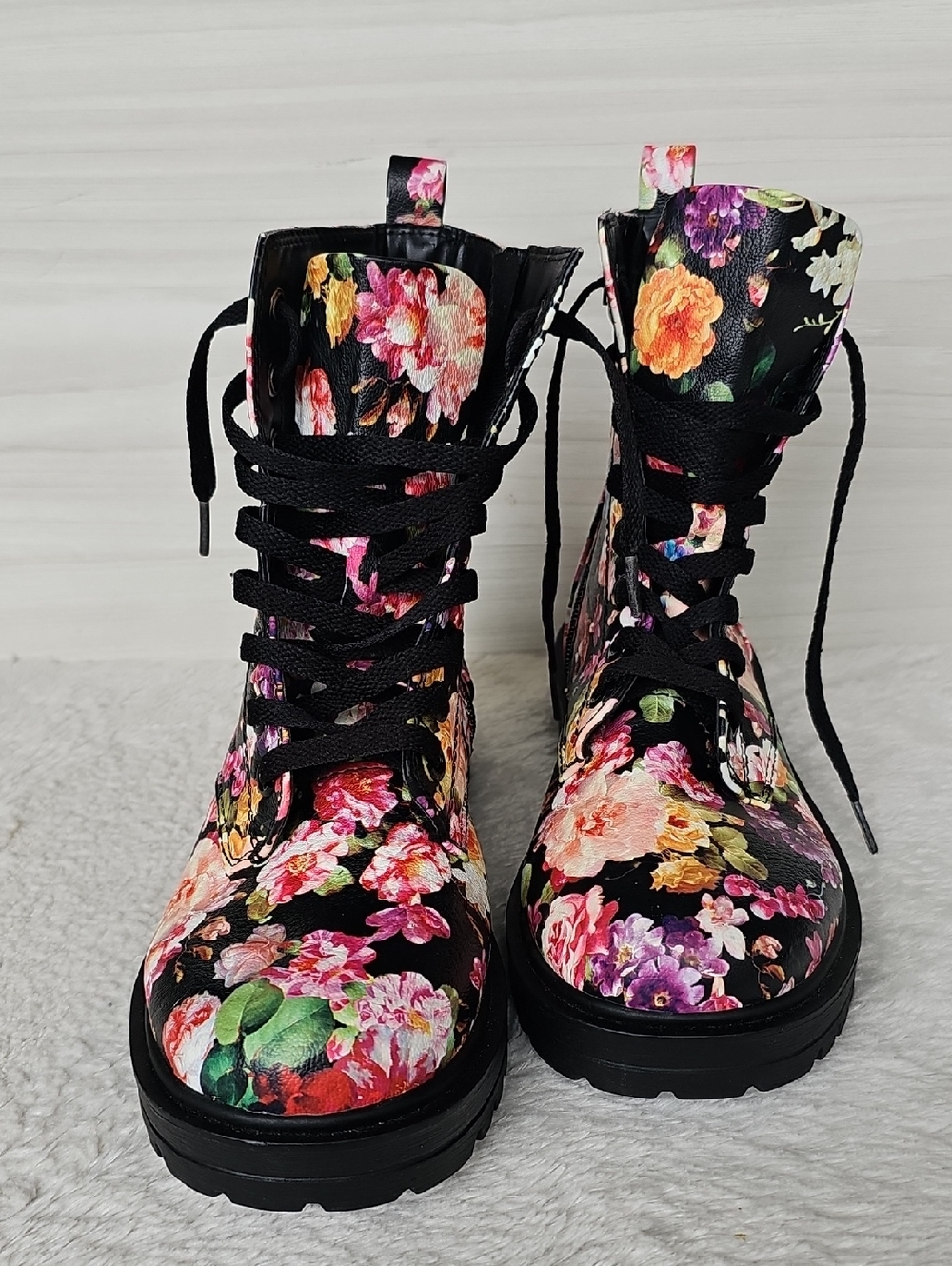 NWOT Soda Floral Lace-Up Combat Boots - Black Multi